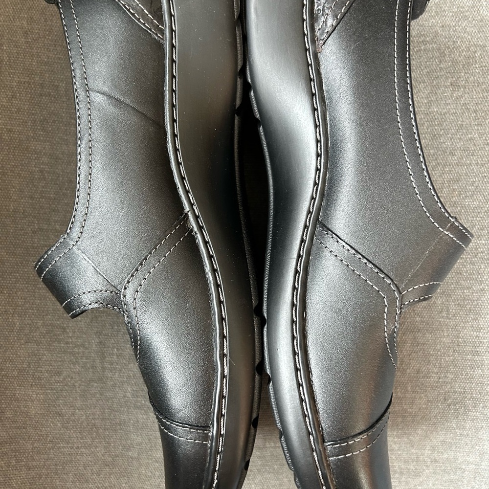 Clarks Mary Jane Shoes Black with Velcro strap size 9 NWOT